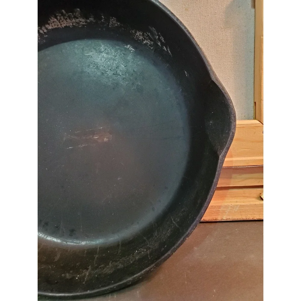 Vintage WAGNER WARE Cast Iron No. 6 Skillet 1056 Z - SITS FLAT Frying Pan Nice